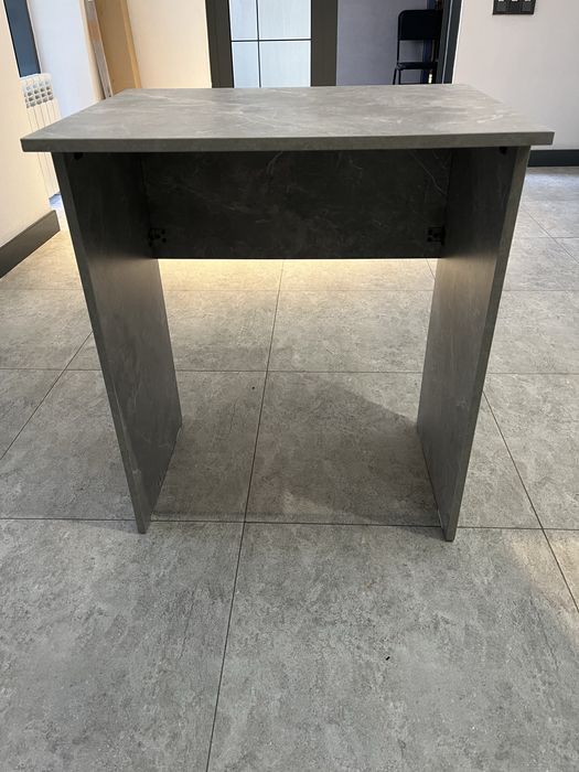 18 ta Stol stul o'quv markazi, ofis uchun parta va stullar va Doska