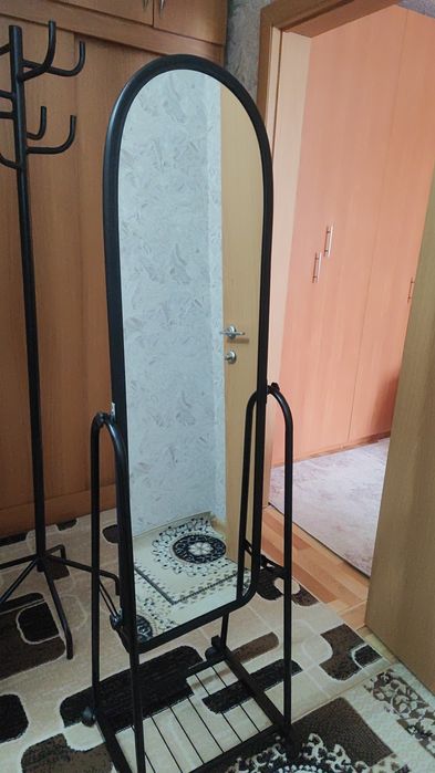 Зеркало напольное с полочкой регулируется наклоняется поворачивается
