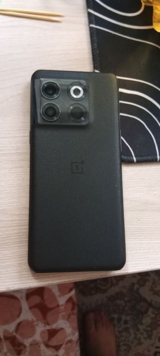 Телефон One Plus 10T