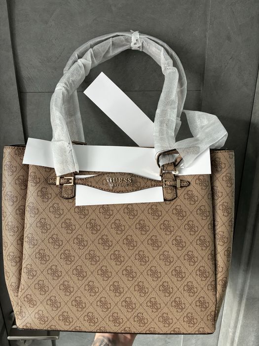 Geanta de umar Guess