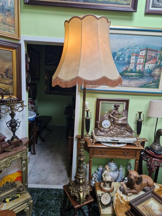 Страхотна антикварна френска подова бронзова лампа