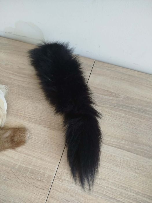 Coadă de vulpe neagră 100% naturală, foarte pufoasă și deasă
