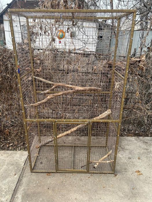 Продам клетку для птицы.