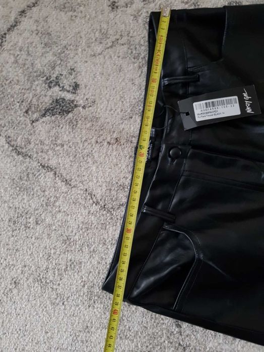Pantaloni din piele Nasty Gal