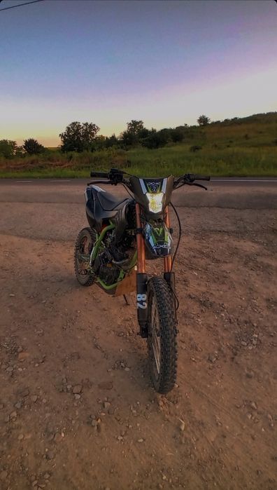 Vând cross 150cc 4 timpi