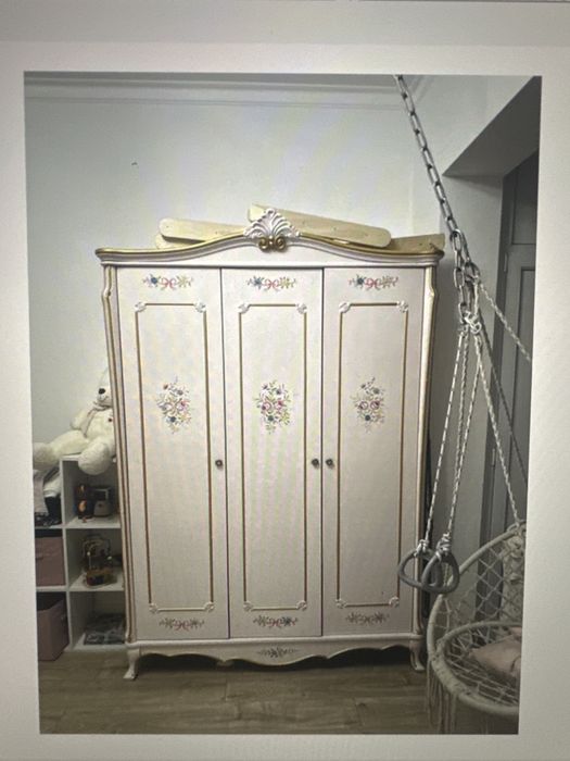 Продается шкаф в розовом цвете для девочки
