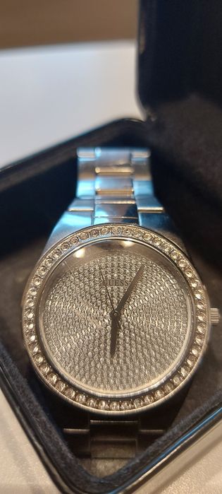 Часовник Guess метален