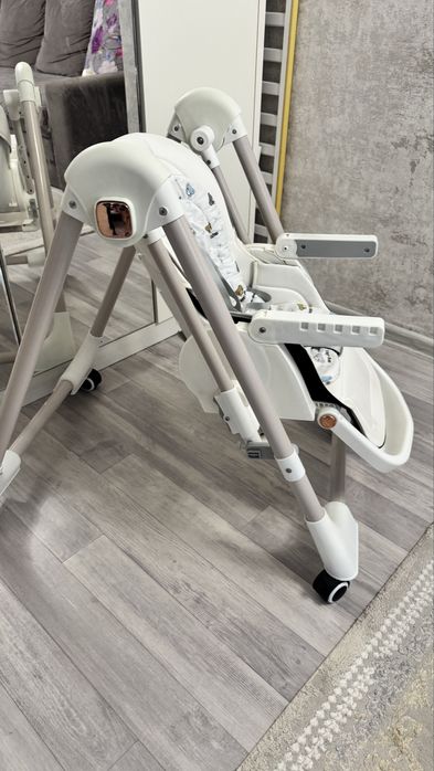 Стульчик для кормления с качелью