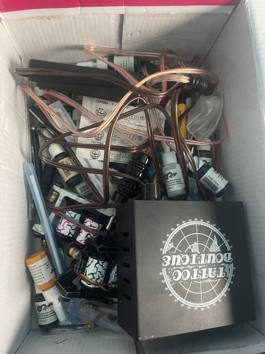 Vand kit pentru tatuaje