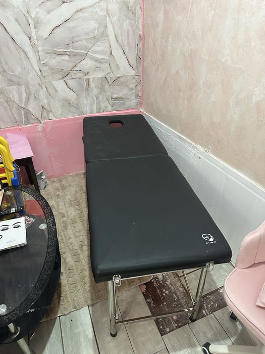 Vand pat de gene si tot ce iti trebuie ! Tu,trebui sa ai doar un scaun si camera unde aplici!