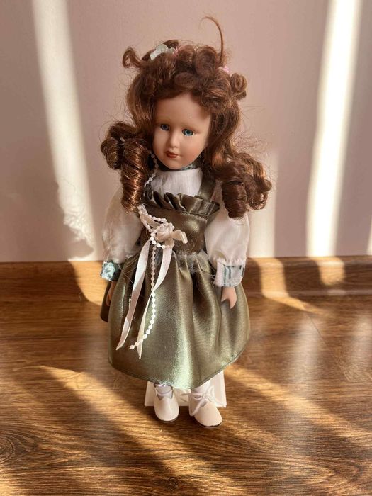 Оригинална кукла