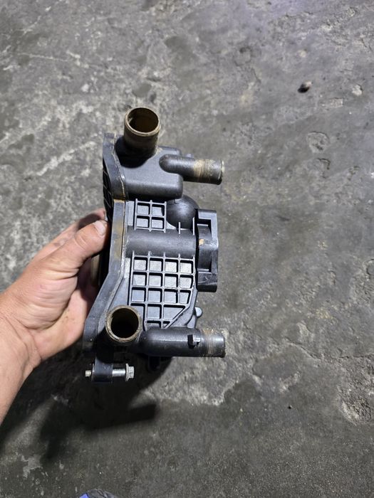 Корпус за термостат на Range Rover 4.4 V8 2013-2022 година