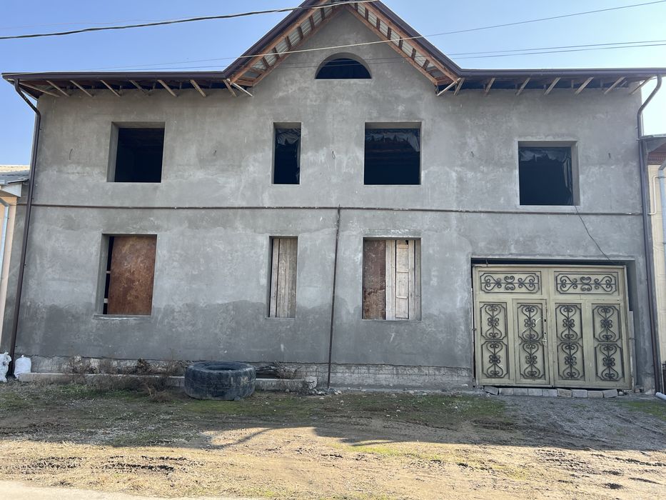 Зангиота тумани Чинор маҳалласида 8сотих ҳовли сотилади