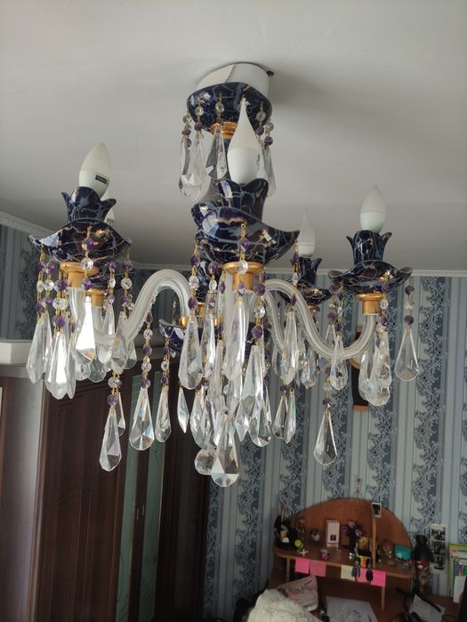 Продам 2-е люстры