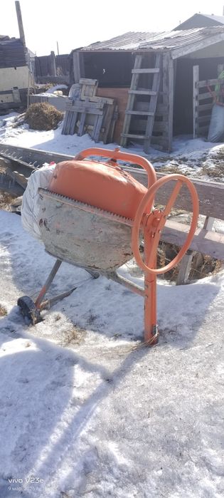 Бетономешалка в рабочем сост.
