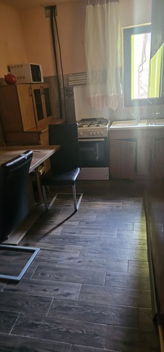 Vând apartament 2 camere in Uricani