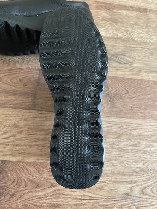 Продам женские ботинки фирмы Ecco