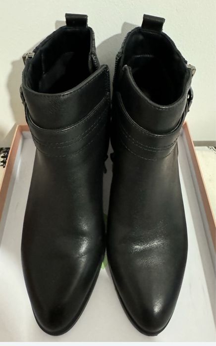 Ghete piele naturala Alma en Pena