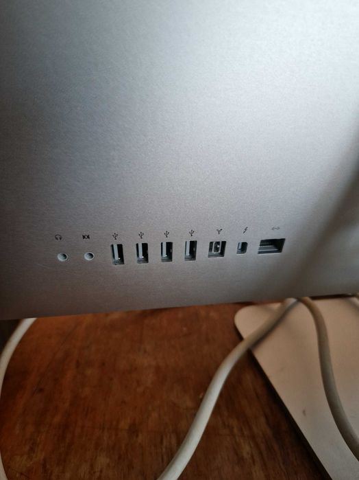 Apple IMac Mid 2011 21. 5 inch core i5 500GB HD