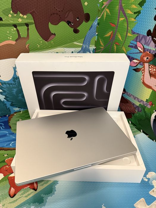 MacBook pro 16 apple M1 ram32gb/1tb ssd