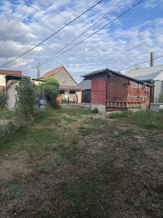 Vând apartament în Aștileu + curte exterioară cu anexe