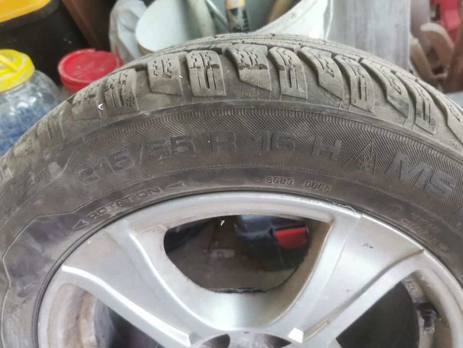 Гуми 215/55/16  .M/S Uniroyal