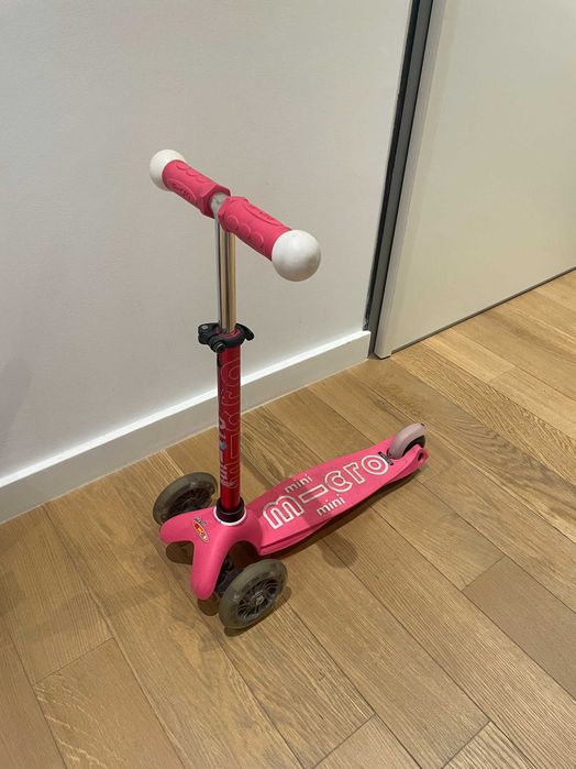 Trotinetă pentru copii Micro - Mini Deluxe Magic LED, Pink