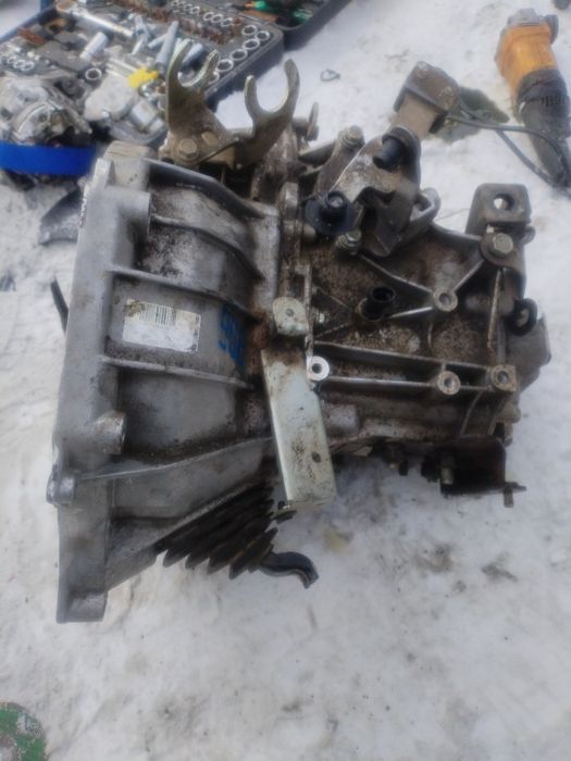 Тросиковая коробка приора гранта калина практически новая