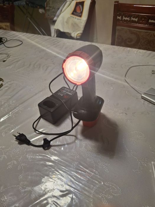 Фонарик аккумуляторный