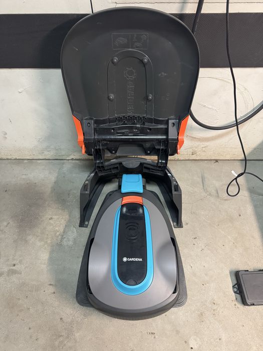Косачка робот Gardena Sileno City 600м2 с гараж