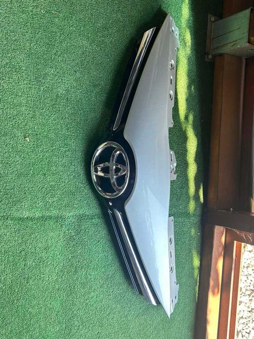 решетка с емблема Toyota Avensis t27 модел 2015-2019 г. #536SA