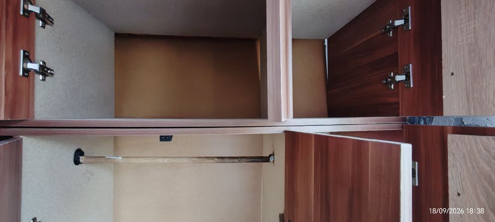 Dulap cu oglinzi pentru îmbrăcăminte