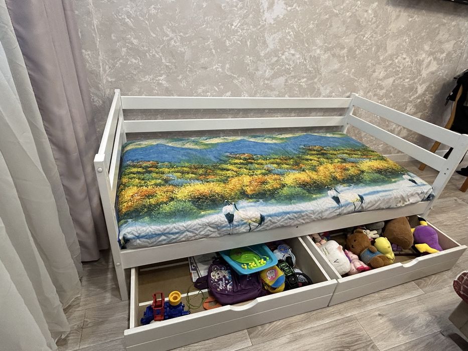 Детская кровать с ящиками