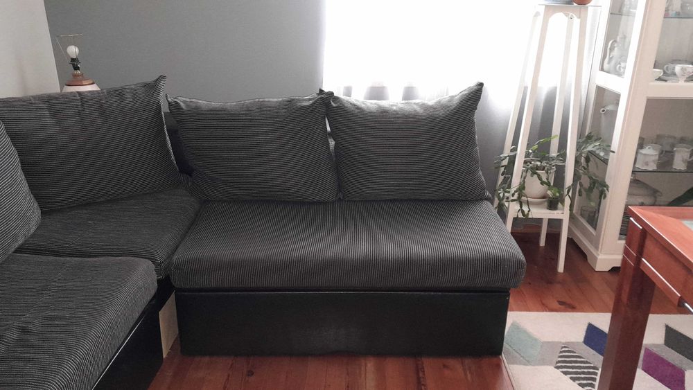 Спишно се продава използван, холен ъглов диван