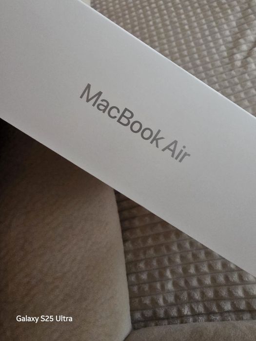 15" MacBook Air c M4 чип, 16 GB RAM и 256 GB SSD