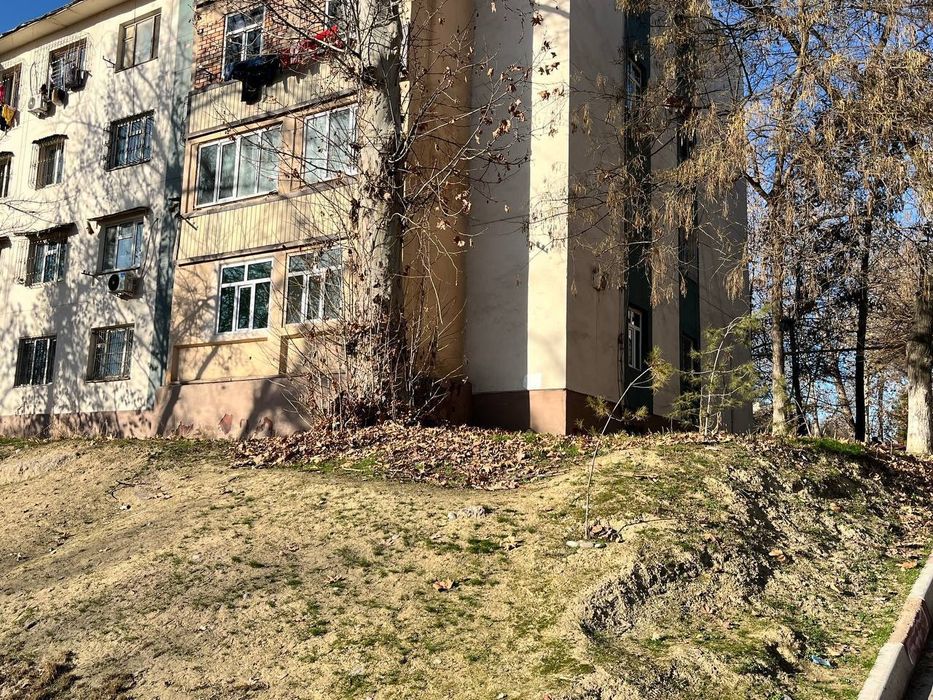 Продаётся квартира под нежилое в Чиланзар 22 квартал