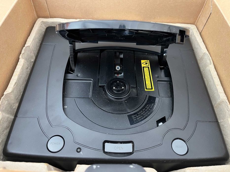 Sega Saturn - оригинална игрална конзола в кутия + игра и оригинална памет