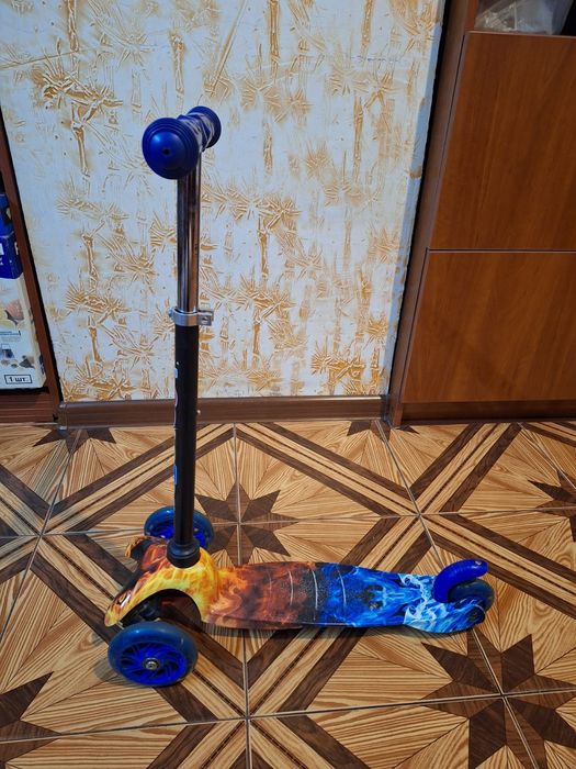 Продам 3-х колёсный самокат