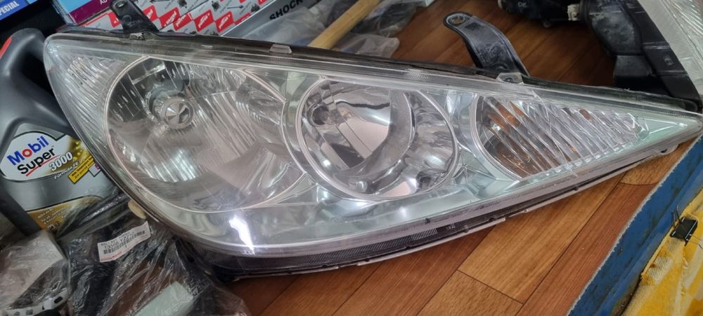 Фары рейсталинг Toyota Estima