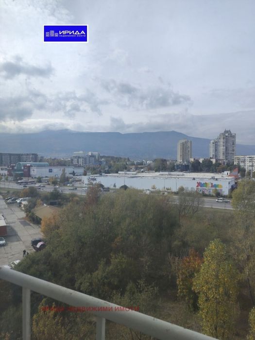 Просторен тристаен апартамент в Младост 3