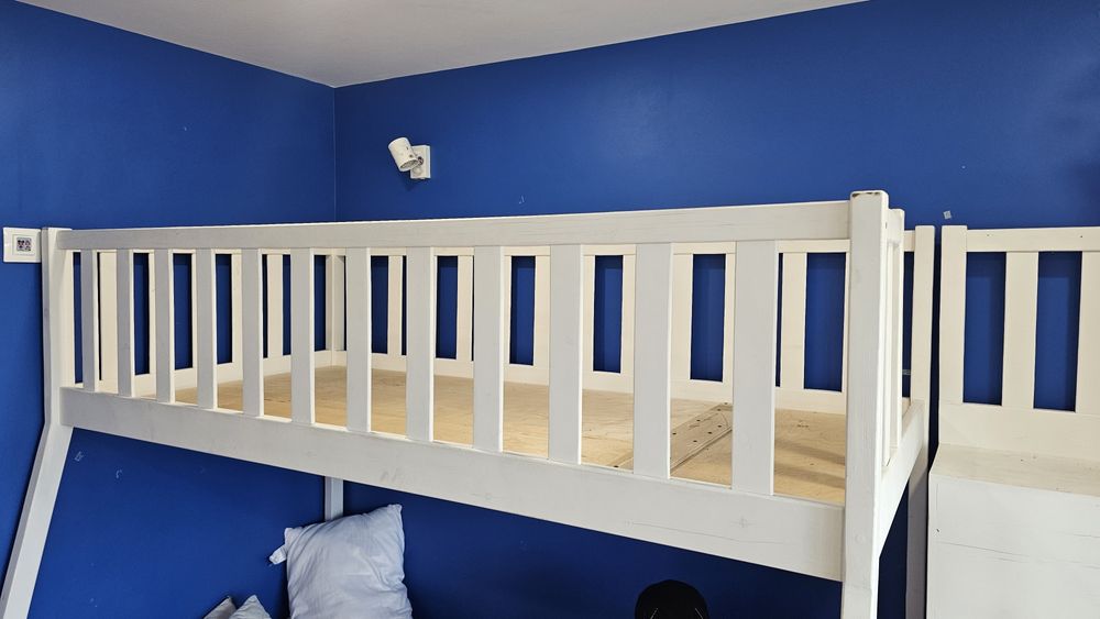 Детская двухэтажная кровать