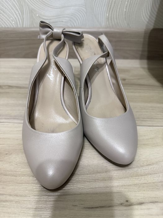 Туфли бежевые 37