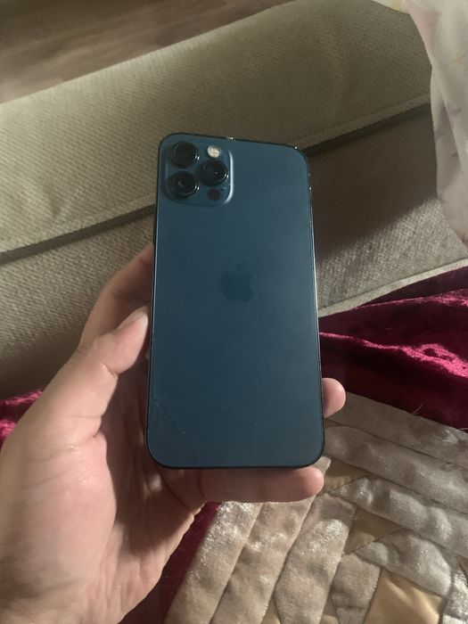 Продам айфон 12 про