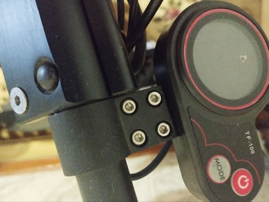 Электросамокат в отличном состоянии