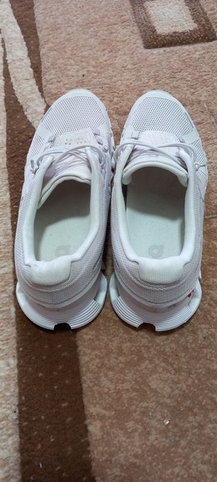 Adidasi On cloud dama