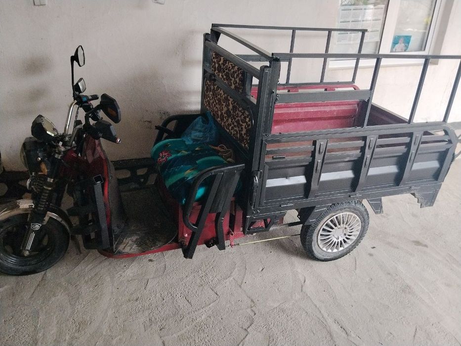 Muraveynik va skuter sotiladi.