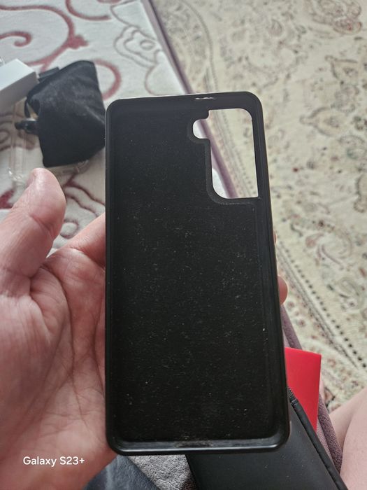 Продам чехол на самсунг S21