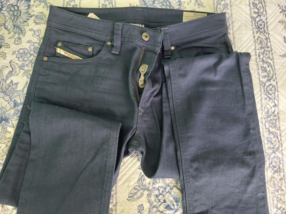 Jeans Diesel , model Thavar, mărimea 28, noi