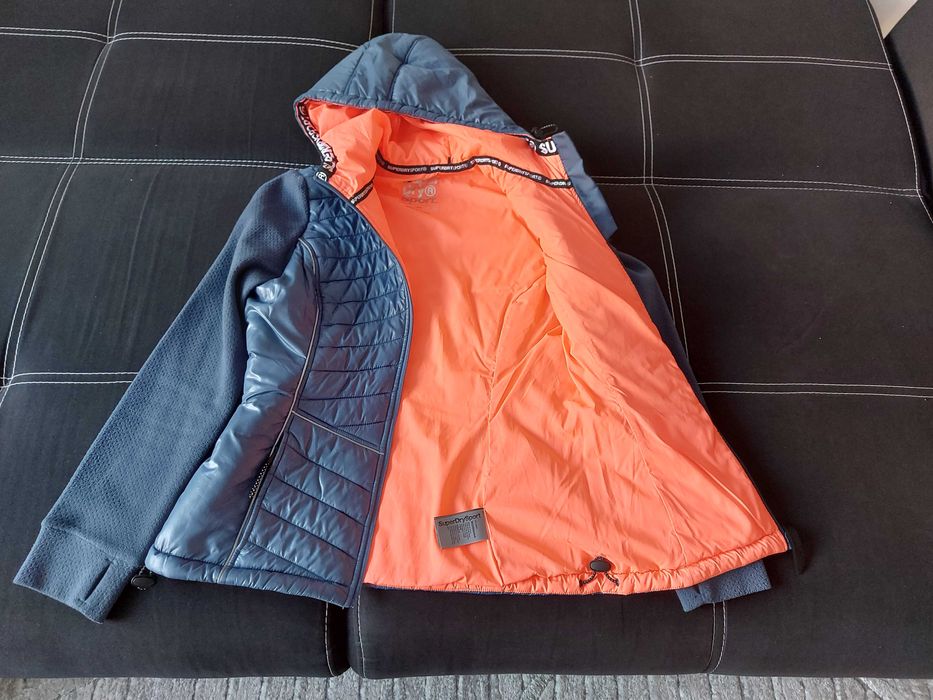 Спортно яке с качулка