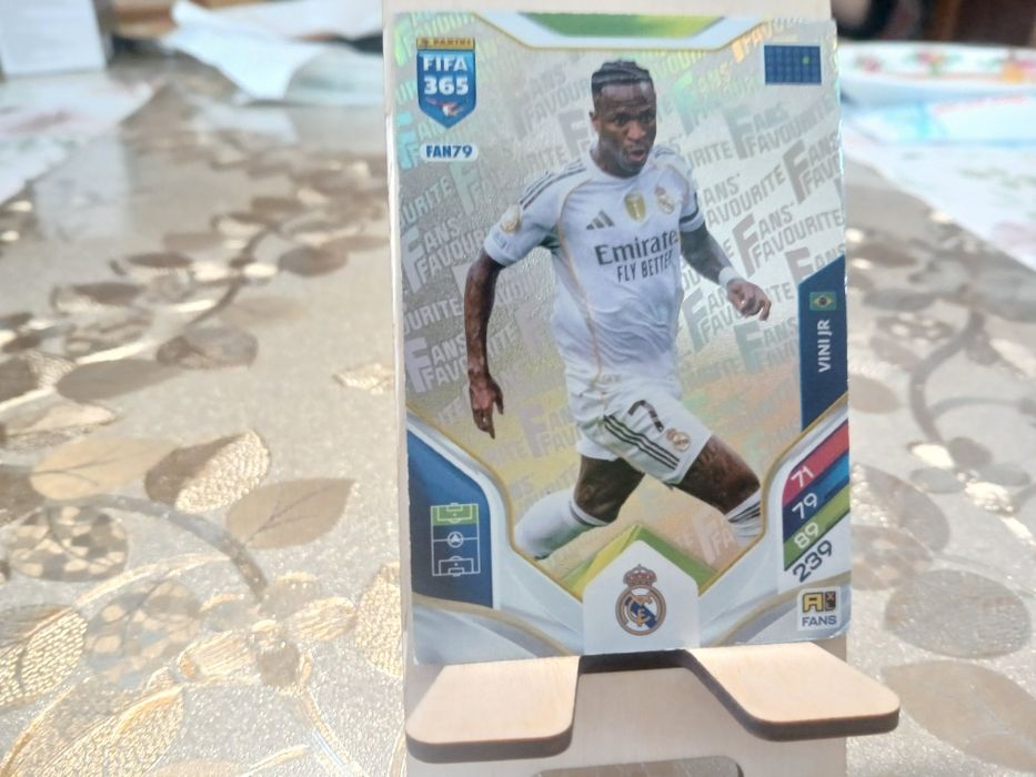 Продавам Футболни карти